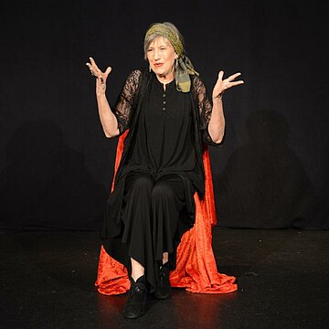 Uberti Catherine.jpg Spectacle Des Mémés comme s'il en pleuvait