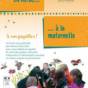 Les tabliers en herbe à la maternelle