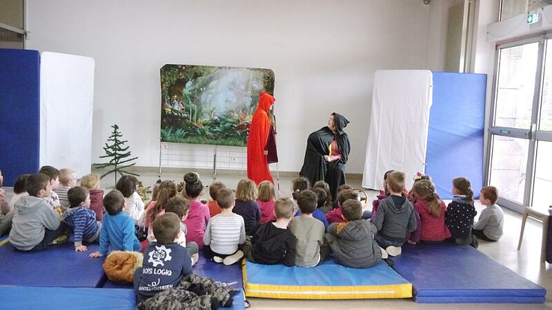 P1080267 N°15 PETIT CHAPERON ROUGE .jpg